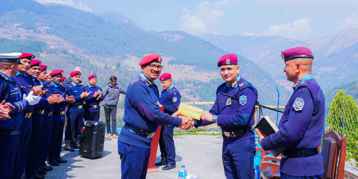 सोलुखुम्बुका डीएसपी द्वारीका प्रसाद घिमिरे सहित अन्य २ प्रहरी पुरस्कृत