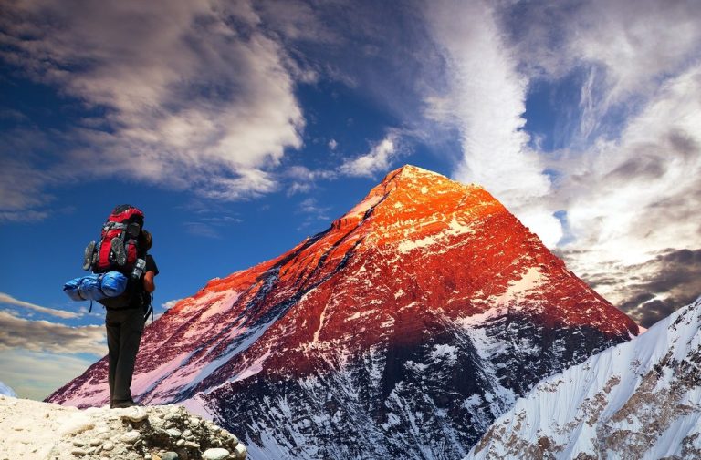 दुई सयभन्दा बढीले लिए सगरमाथा आरोहण अनुमति