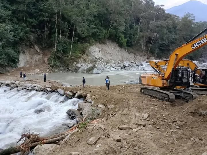 बाढीले क्षतिग्रस्त ओर्लाङघाटमा ह्युम पाइप, खुम्बु सिधा सडक सञ्जालमा जोडियो