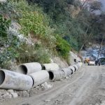 माप्य हुदै  खुम्बु  जोड्ने  दुधकोशी नदिको ओर्लाङघाटमा ह्युमपाइप राख्न सुरु